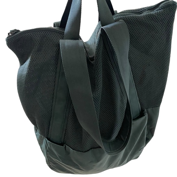 Lululemon Hot Mesh Tote - Picture 7 of 14
